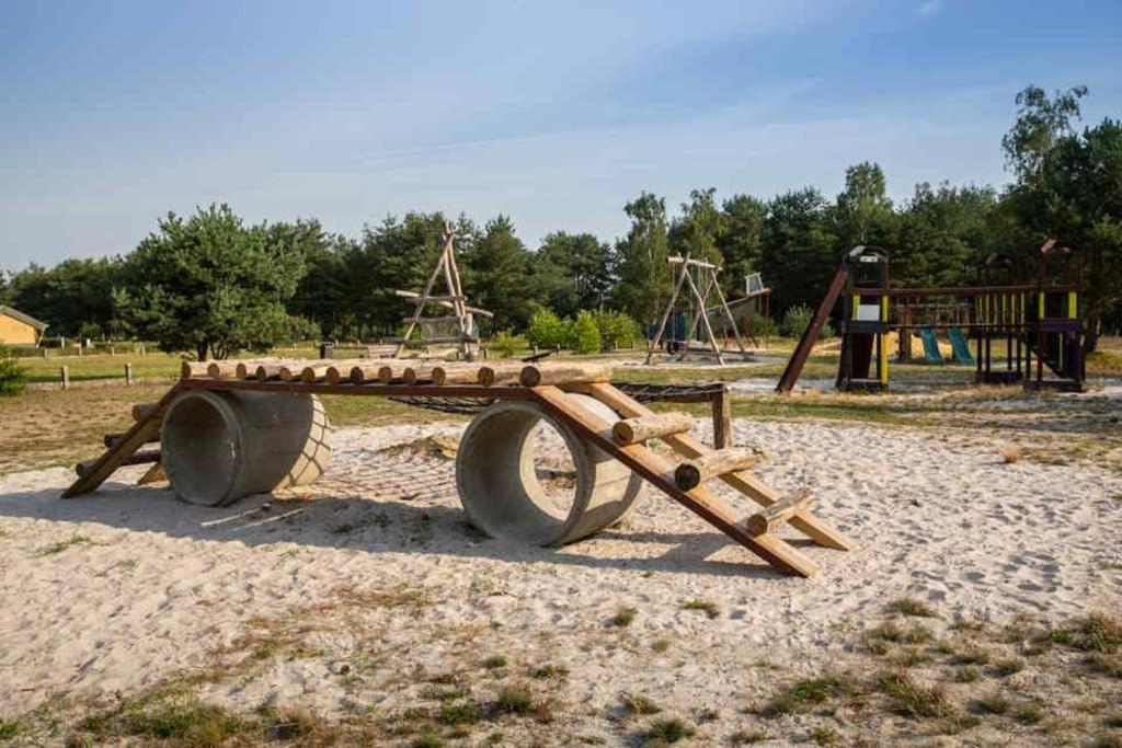 CasitaCuriosa  chalet op camping met buitenzwembad Balen Bagian luar foto
