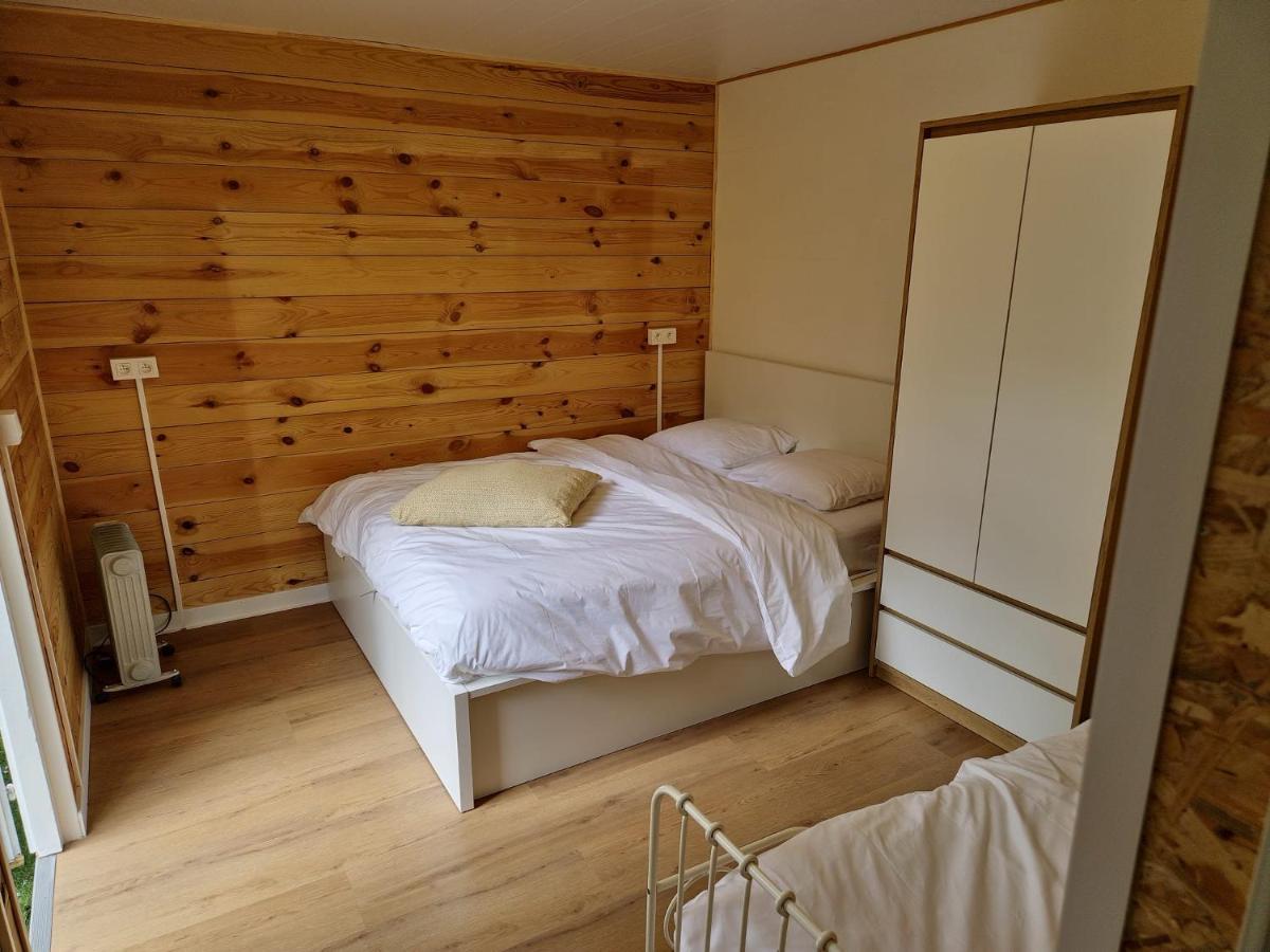 CasitaCuriosa  chalet op camping met buitenzwembad Balen Bagian luar foto