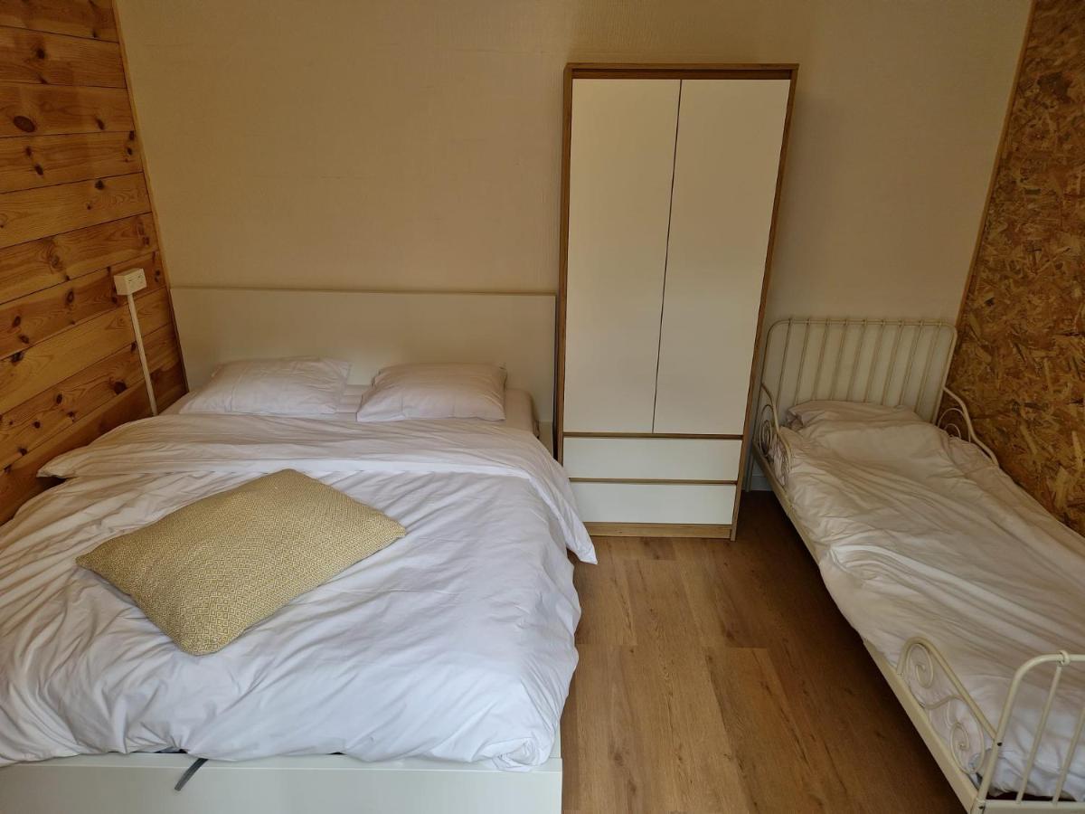 CasitaCuriosa  chalet op camping met buitenzwembad Balen Bagian luar foto
